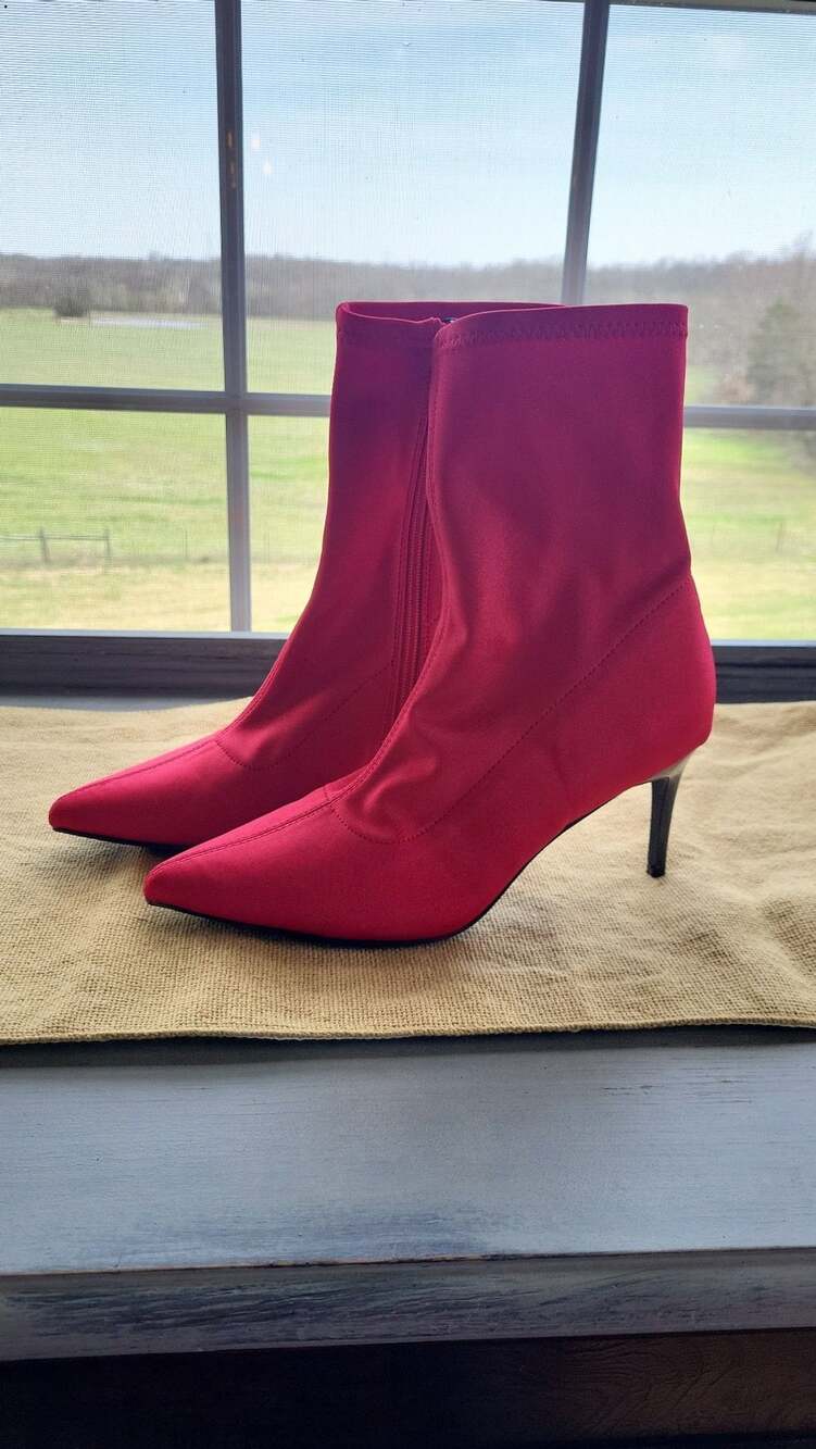 Mix No. 6 Cadaoria Red Pointed Toe Sock Boots, size 9